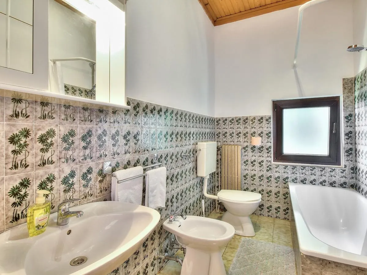Paradinovic House With Apartments زامبراتيجا