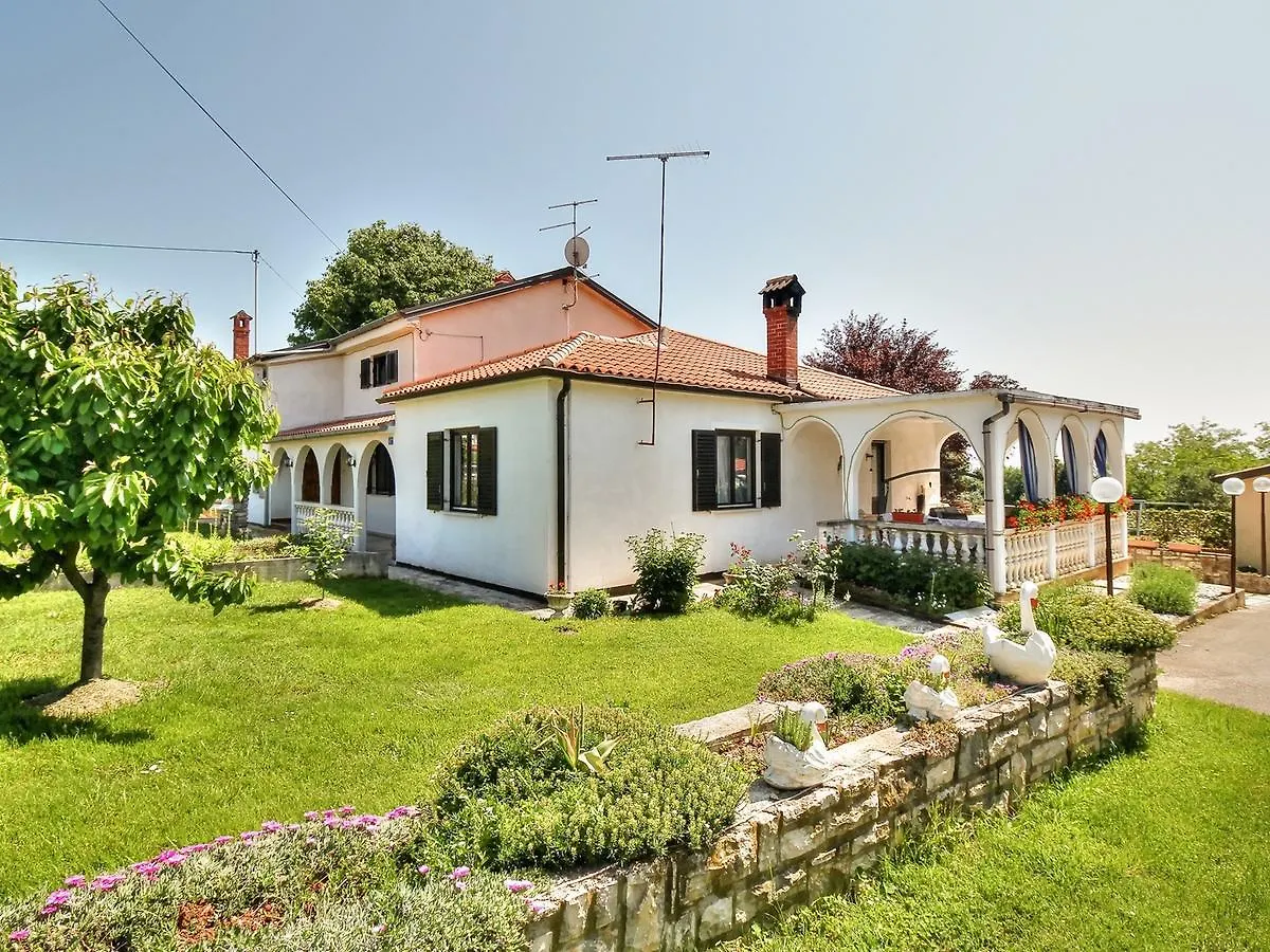Paradinovic House With Apartments زامبراتيجا